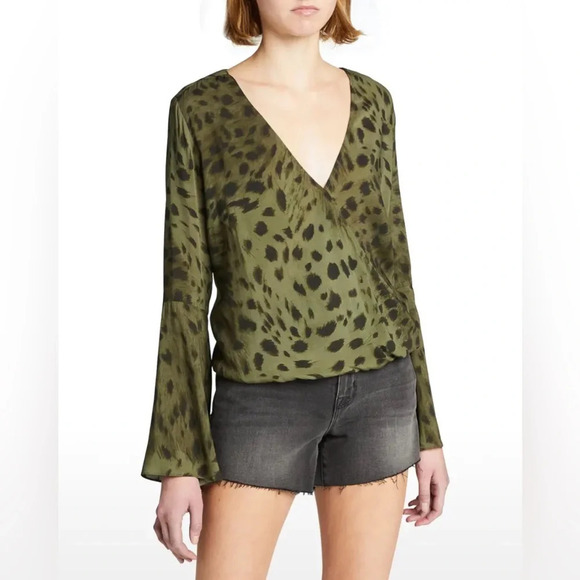 L'AGENCE Mei Bell-Sleeve Surplice Blouse Green Animal Print Sz S - Picture 2 of 9